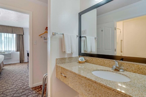 Best Western Salinas Monterey Hotel image 19