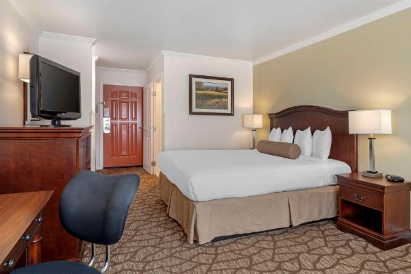 Best Western Salinas Monterey Hotel image 29